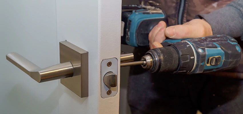 Broken Door Handle Lock Repair in Rancho Calaveras, California